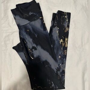Old Navy 7/8 power soft leggings in marble print